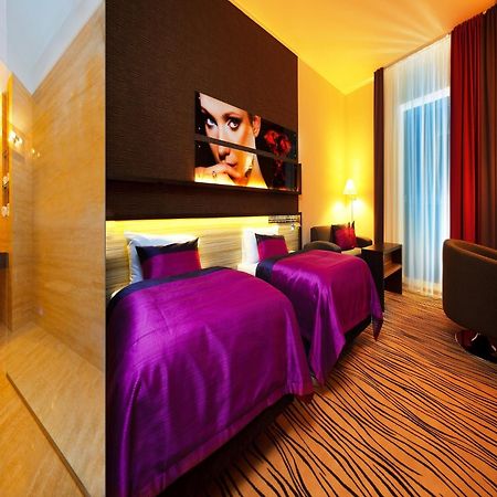 Blue Diamond Hotel Active Spa Trzebownisko Екстериор снимка