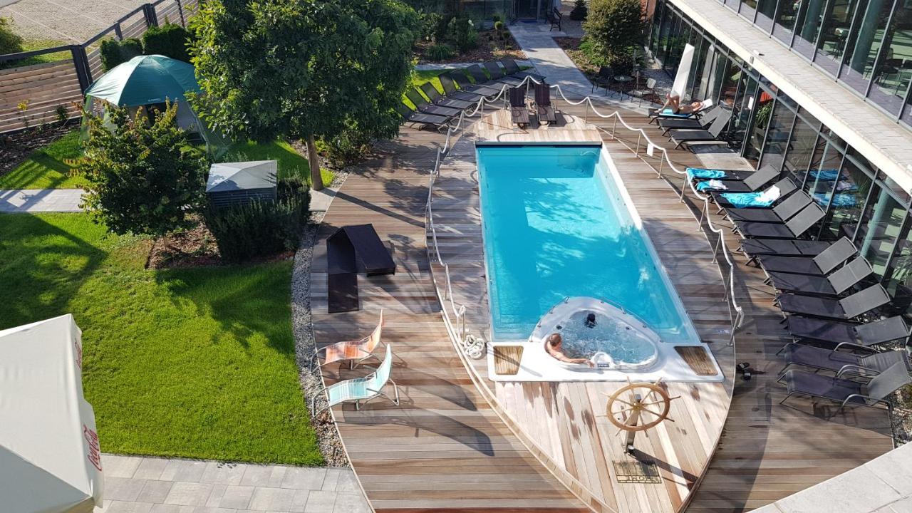 Blue Diamond Hotel Active Spa Trzebownisko Екстериор снимка