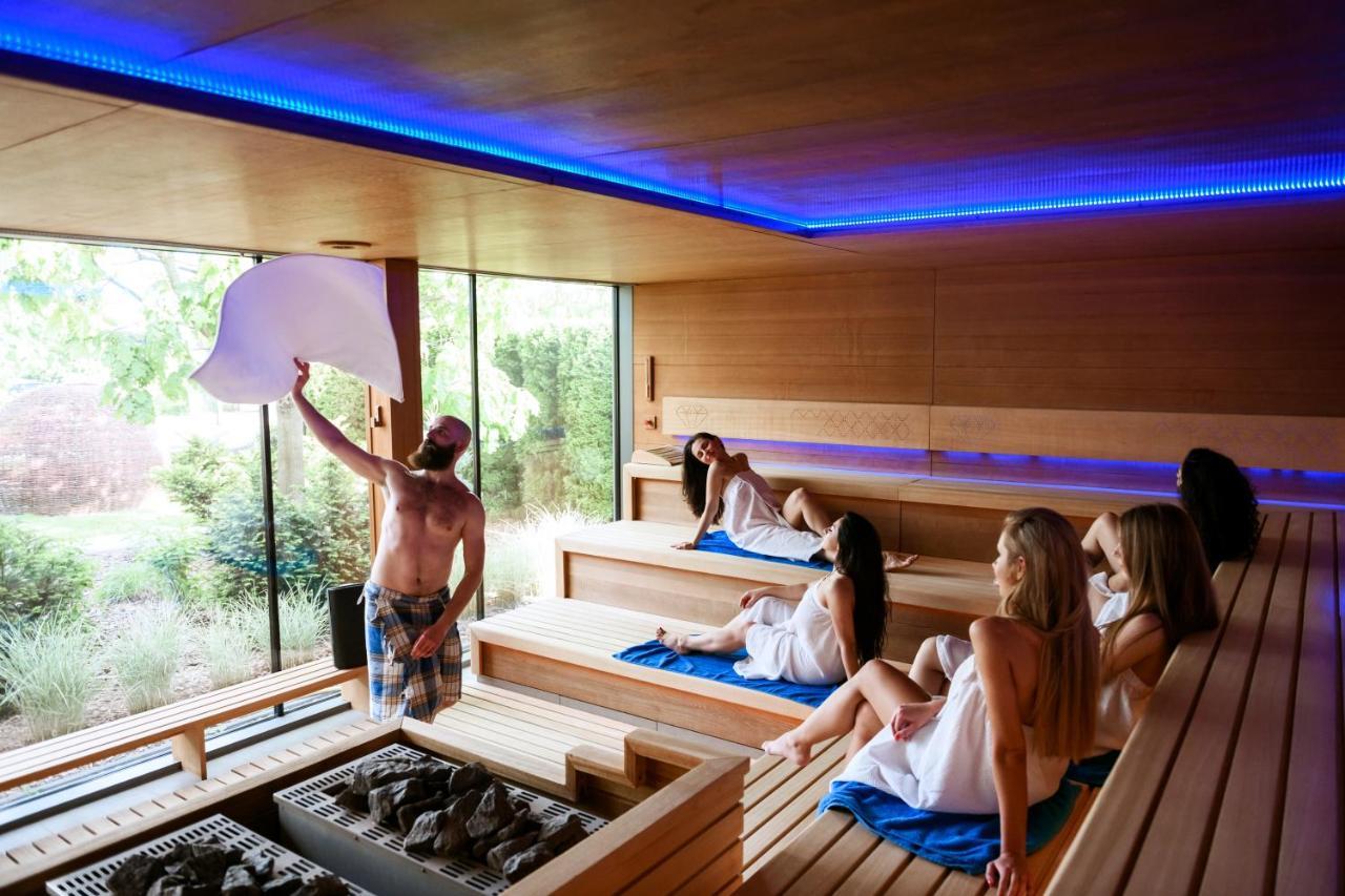 Blue Diamond Hotel Active Spa Trzebownisko Екстериор снимка