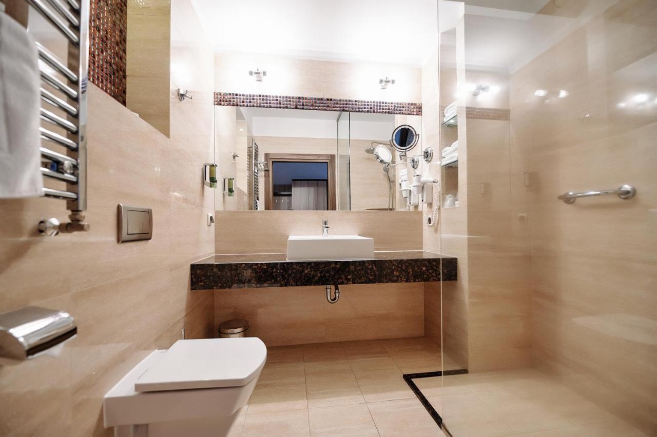 Blue Diamond Hotel Active Spa Trzebownisko Екстериор снимка