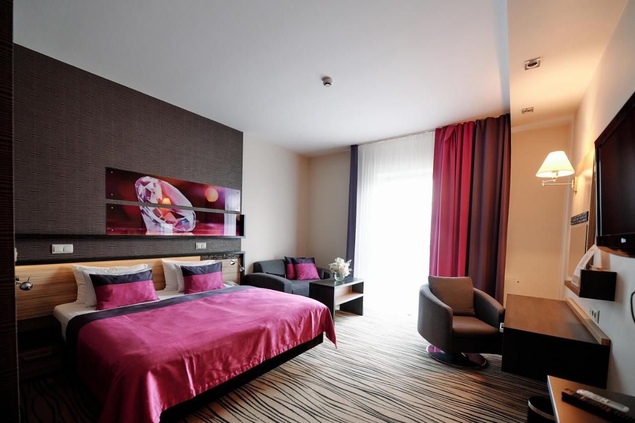 Blue Diamond Hotel Active Spa Trzebownisko Екстериор снимка