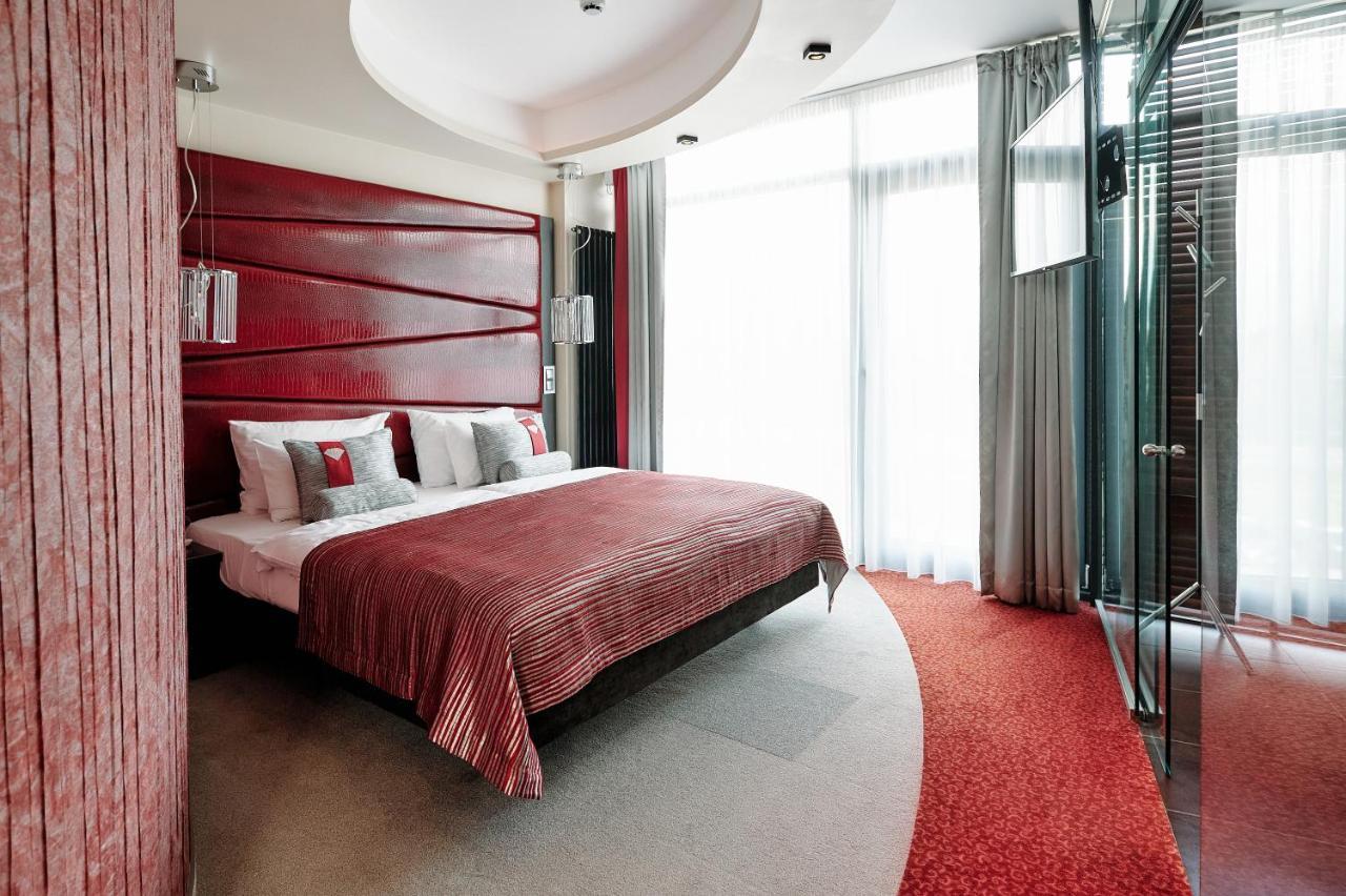 Blue Diamond Hotel Active Spa Trzebownisko Екстериор снимка