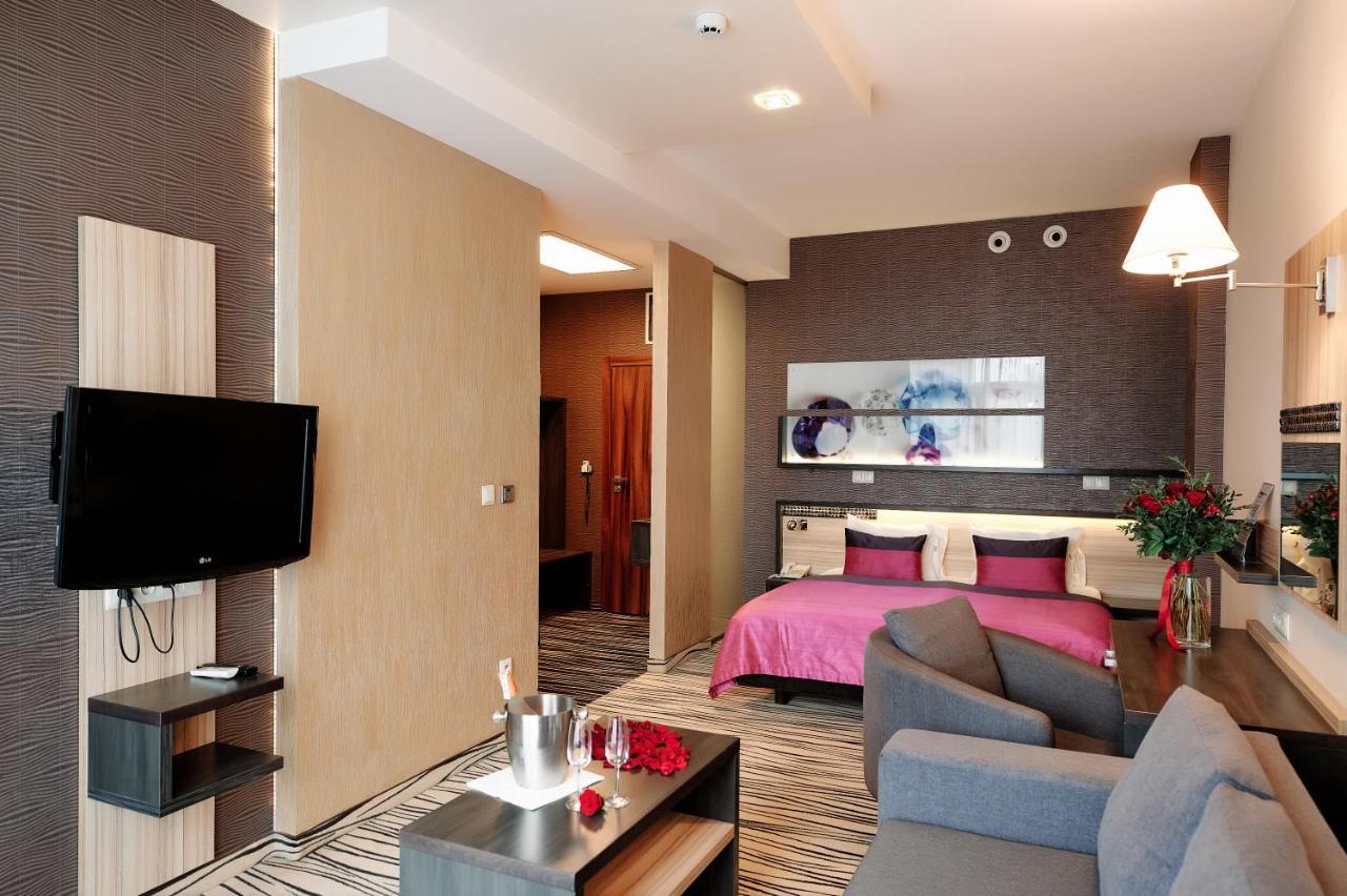 Blue Diamond Hotel Active Spa Trzebownisko Екстериор снимка