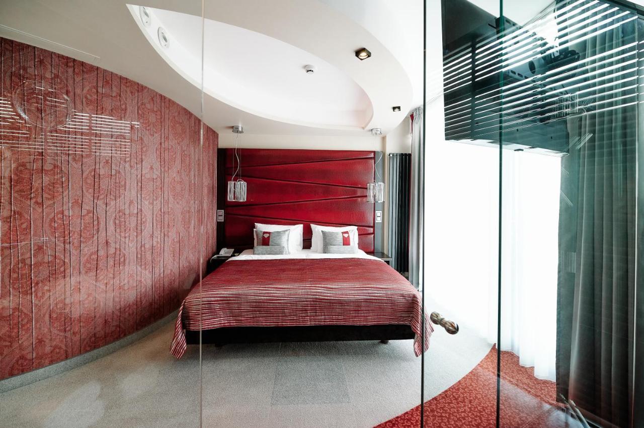 Blue Diamond Hotel Active Spa Trzebownisko Екстериор снимка