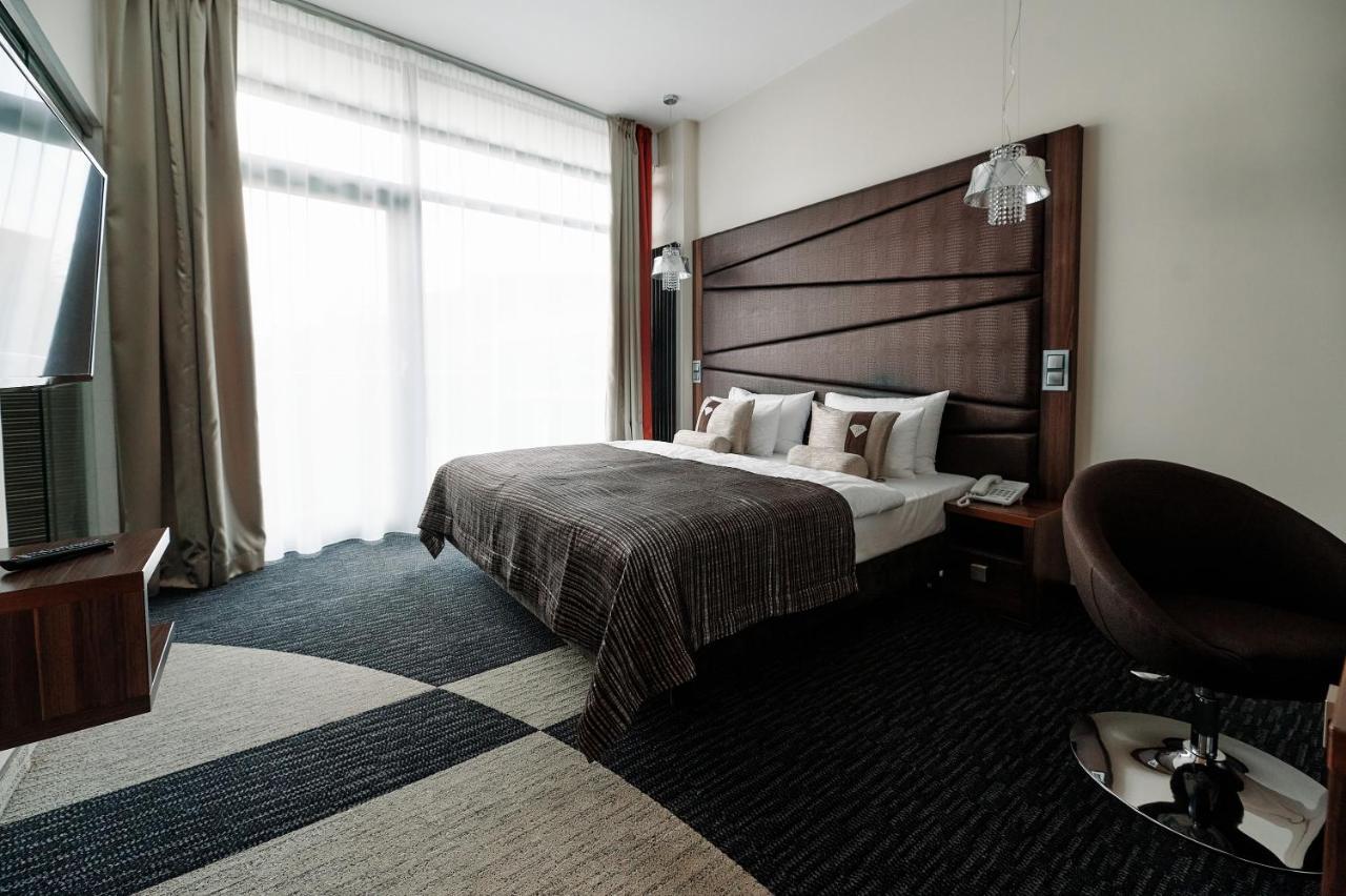 Blue Diamond Hotel Active Spa Trzebownisko Екстериор снимка