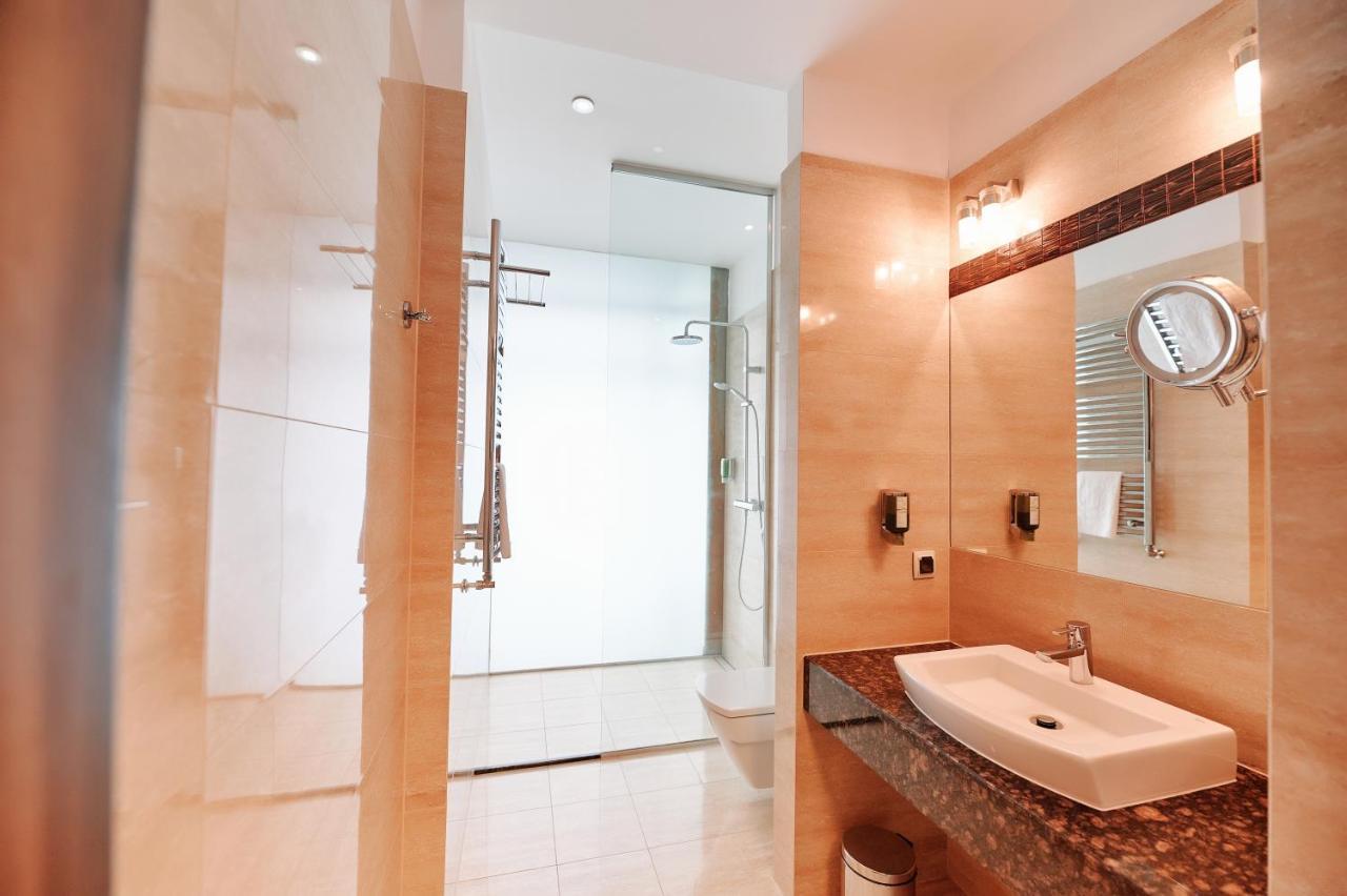 Blue Diamond Hotel Active Spa Trzebownisko Екстериор снимка