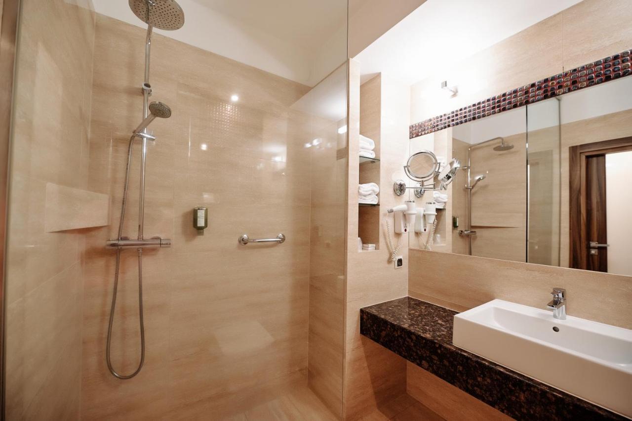 Blue Diamond Hotel Active Spa Trzebownisko Екстериор снимка