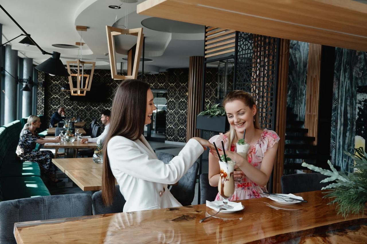 Blue Diamond Hotel Active Spa Trzebownisko Екстериор снимка