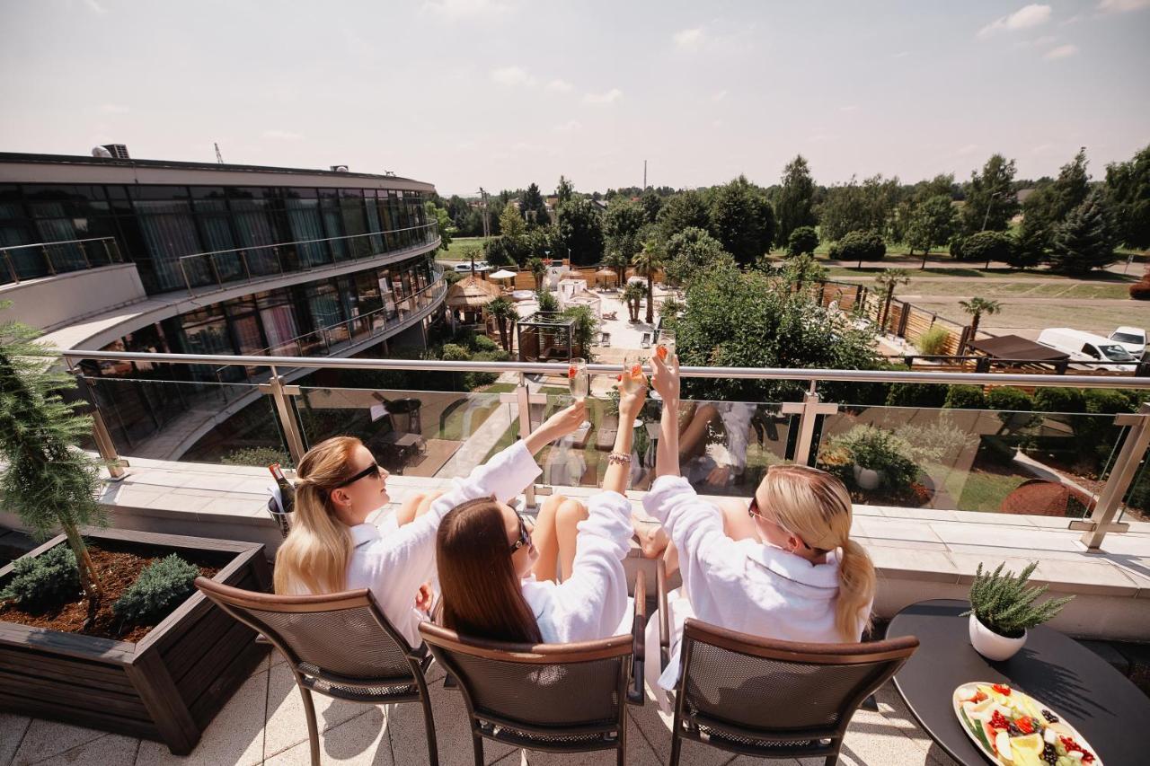 Blue Diamond Hotel Active Spa Trzebownisko Екстериор снимка
