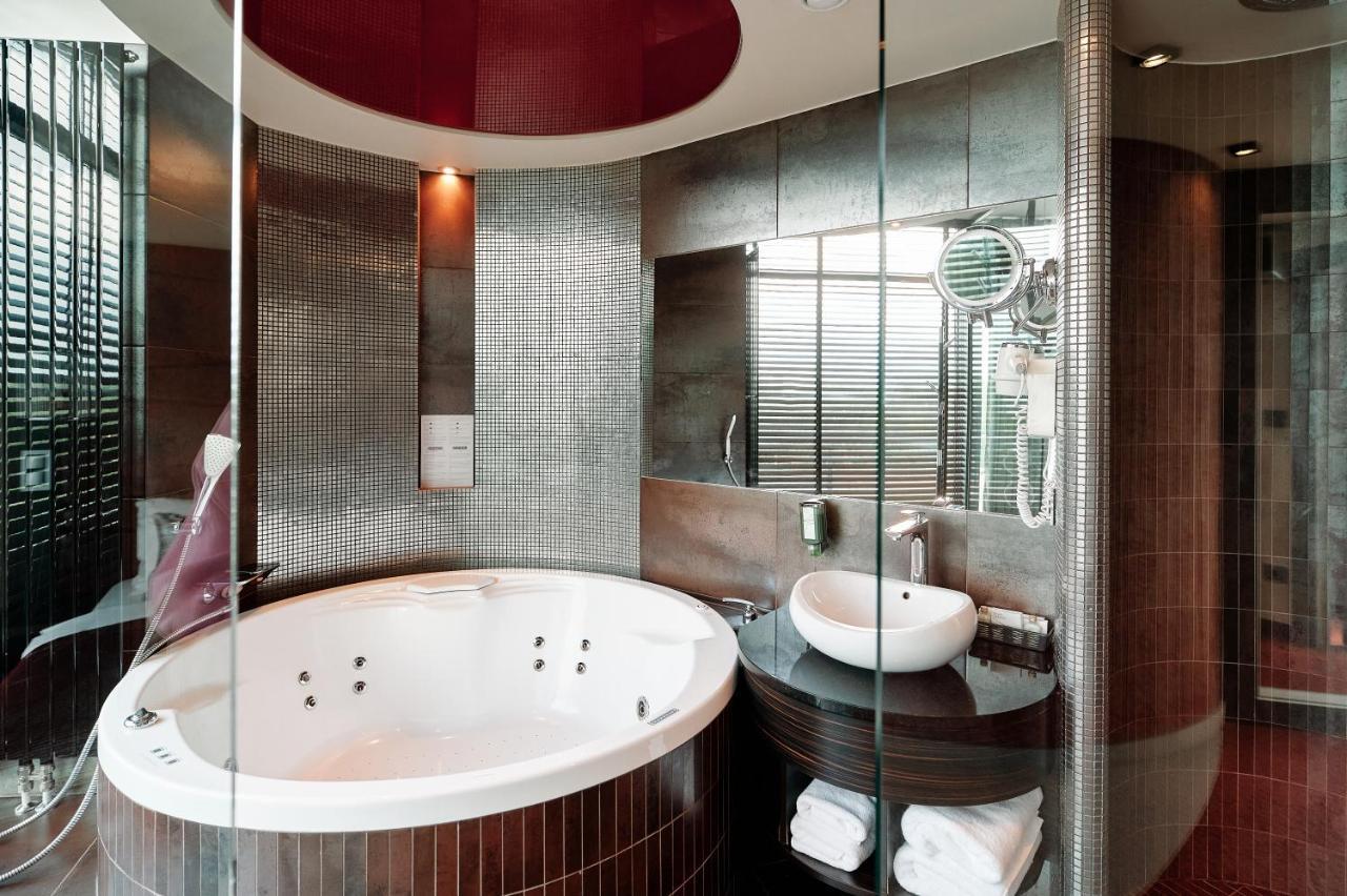 Blue Diamond Hotel Active Spa Trzebownisko Екстериор снимка