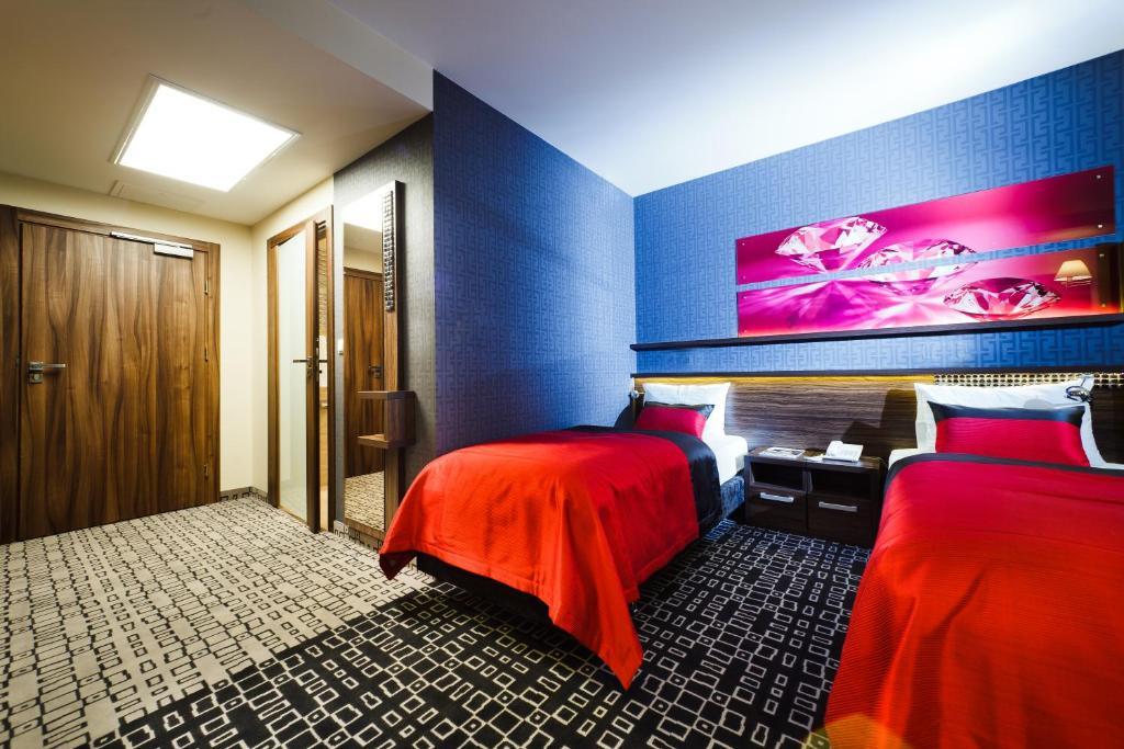 Blue Diamond Hotel Active Spa Trzebownisko Стая снимка