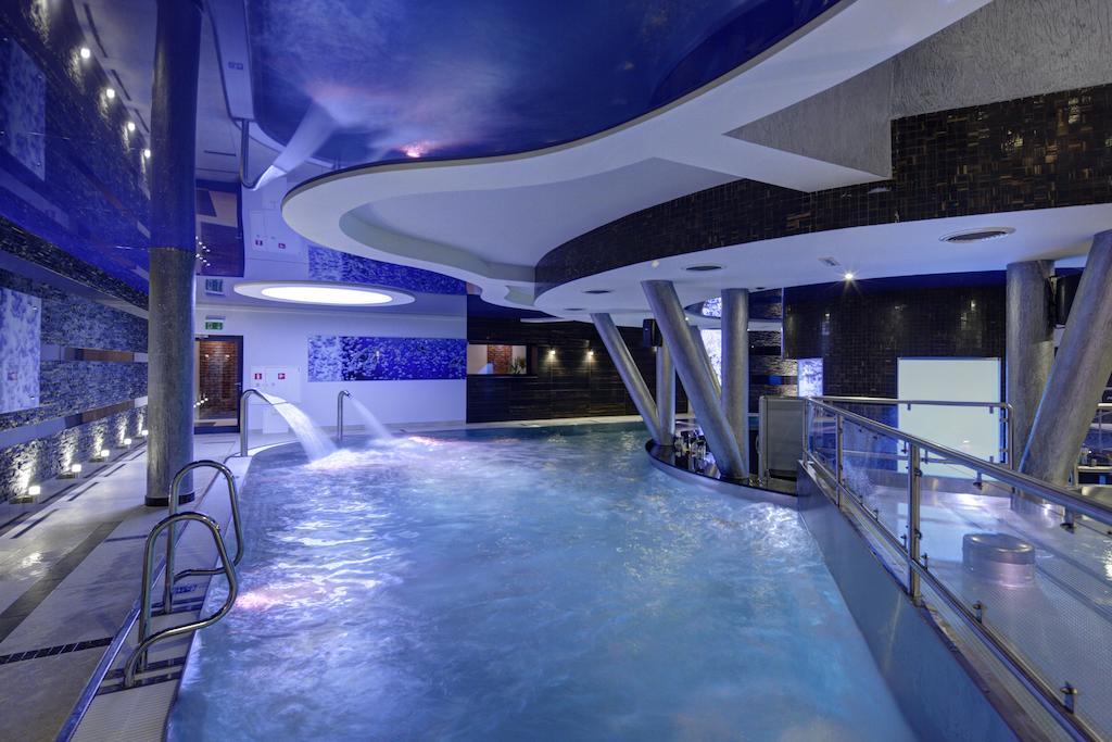 Blue Diamond Hotel Active Spa Trzebownisko Екстериор снимка