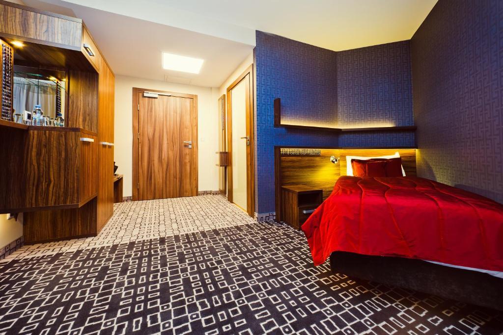 Blue Diamond Hotel Active Spa Trzebownisko Стая снимка