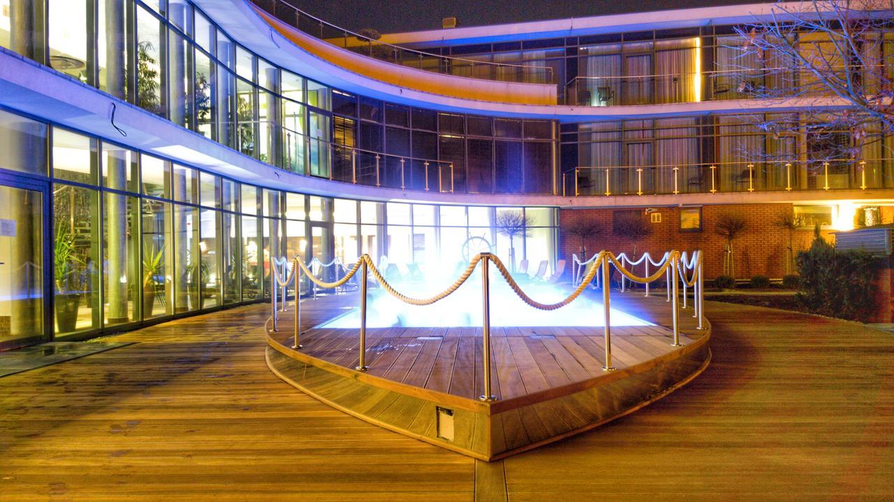 Blue Diamond Hotel Active Spa Trzebownisko Екстериор снимка